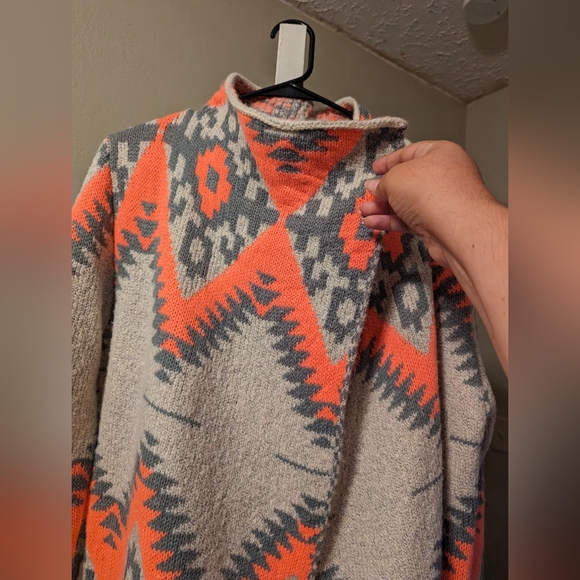 Gorgeous sweater - Picture 7 of 7